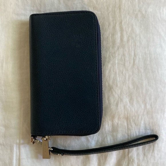 Michael Kors zip Wallet - Picture 6 of 6